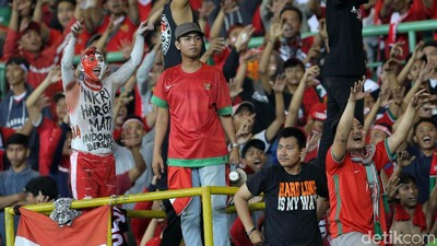 Ekspresi Kebahagiaan Suporter Indonesia