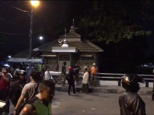 Video: Tawuran Warga Kembali Terjadi di Depan Pasar Rumput