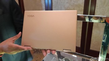 Terdapat port konektivitas yang cukup lengkap dengan dua port USB Type C, satu port USB 3.0, dan audio jack 3,5mm. (Foto: detikINET/Virgina Maulita Putri)
