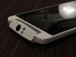 Deretan Smartphone dengan Desain Aneh