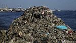 Miris! Potret Gunungan Sampah di Pesisir Jakarta