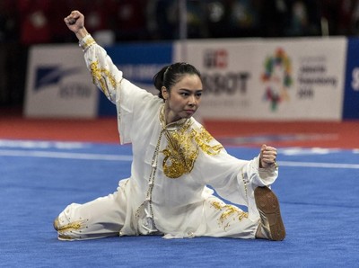 Foto: Gaya Liburan Ratu Wushu Asia, Lindswell Kwok Foto: Gaya Liburan Ratu Wushu Asia, Lindswell Kwok