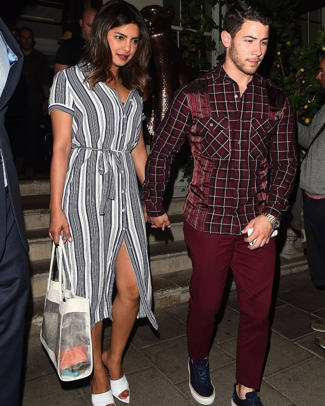 3 Juni 2018: Keduanya saling melempar komentar di Instagram. Komentar-komentar manis semakin memperkuat bahwa keduanya telah menjalin hubungan spesial. Foto: Instagram (@ __priyankachoprafc)