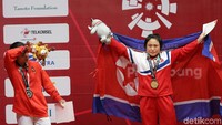 Sri Wahyuni kalah dari lifter Korea Utara Ri Song Gum yang punya total angkatan 199 kg (Snatch 87 kg, Clean and Jerk 112 kg).