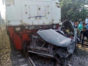 Tabrakan Kereta Vs Mobil di Bekasi, Sopir Tewas
