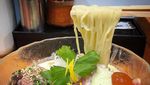 Slurp! Ramen Kuah Gurih Kental Beragam Topping Ini Bikin Ngiler