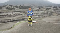Tiara juga mengabadikan momennya saat berada di Gunung Bromo, Malang. (tiara_andini_prastika/Instagram)