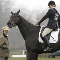 Olahraga berkuda juga ia turunkan kepada anak keduanya, Zara Phillips. Seperti ibunya, Zara kini aktif sebagai seorang equestrian. (Foto: Getty Images)