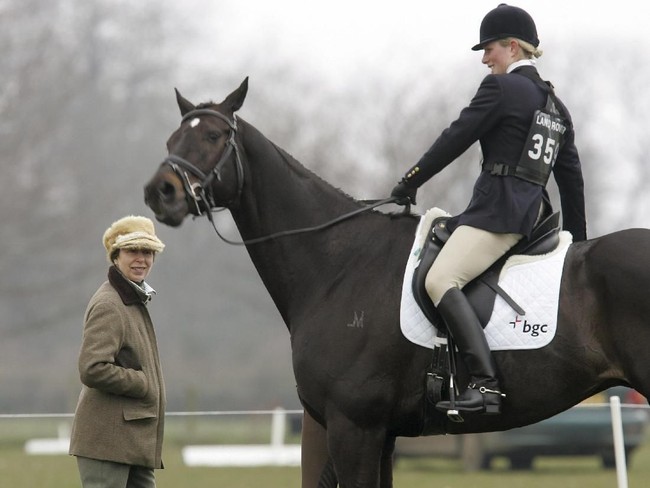 Olahraga berkuda juga ia turunkan kepada anak keduanya, Zara Phillips. Seperti ibunya, Zara kini aktif sebagai seorang equestrian. (Foto: Getty Images)