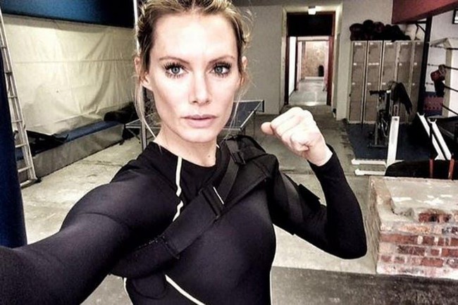 Berasal dari Cape Town, Afrika Selatan, Olivia Jackson pernah menggantikan Milla Jovovich di film Resident Evil: The Final Chapter yang berujung kecelakaan. Motor yang ditumpanginya dalam adegan kejar-kejaran mengalami malafungsi sehingga menabrak permukaan besi. Akibat kejadian tersebut, Olivia mengalami koma dan harus menjalani operasi lutut Beruntung, nyawanya bisa terselematkan. (Foto: ist.)