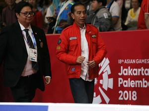 Nonton Asian Games, Jokowi Pakai Jaket Anak Motor