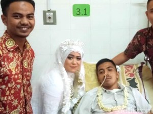 Momen Haru Pasangan Asal Sukabumi Menikah di Rumah Sakit