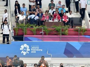 Jokowi-Sandiaga Nonton Pertandingan Renang Asian Games di GBK