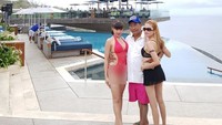 Hotman mengunggah videonya tengah asik menikmati Bali bersama kedua orang wanita cantik. Dok. Instagram/linxiaxia92