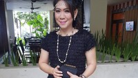 Lewat instagramnya, Susi mengunggah beberapa foto pose makannya saat bersama keluarga dan teman-temannya. Susi yang kini berusia 47 tahun tetap tampil cantik dan enerjik di berbagai kesempatan. Foto: instagram @alansusy