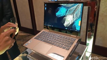 Laptop ini merupakan penerus Yoga 720. (Foto: detikINET/Virgina Maulita Putri)