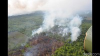 Kebakaran hutan masih terjadi di Kubu Raya, Kalbar. Foto: Pentak Lanud Supadio