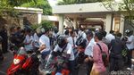Bukan Stuntman tapi Dibonceng, Ini Gaya Sekjen Pro-Jokowi Naik Moge