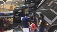 Bus ini memiliki total panjang 13.500 mm, lebar 2.500 mm, dan tinggi 4.000 mm. Bagasi bus bisa menyimpan 4 motor sekaligus. Foto: Dadan Kuswaraharja
