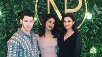 Parineeti Chopra ikut hadir dalam upacara pertunangan tradisional Priyanka Chopra dan Nick Jonas di Mumbai, India (parineetichopra/Instagram)