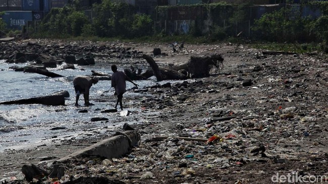 Strategi Susi Berantas Sampah Plastik di Laut