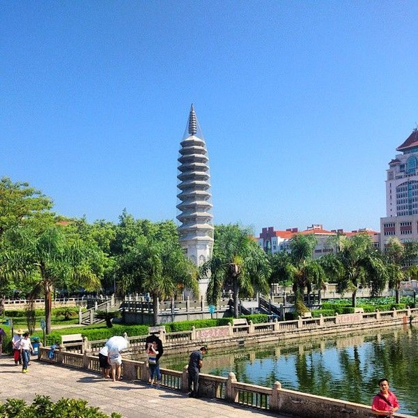 Terus berjuang mengharumkan nama Indonesia lewat olahraga wushu, Lindswell pun berkesempatan berkeliling dunia. Ini foto yang diambil Lindswell waktu di Xiamen, China. Lindswell termasuk pemudi yang jarang selfi ternyata. (lindswell_k/Instagram) Terus berjuang mengharumkan nama Indonesia lewat olahraga wushu, Lindswell pun berkesempatan berkeliling dunia. Ini foto yang diambil Lindswell waktu di Xiamen, China. Lindswell termasuk pemudi yang jarang selfi ternyata. (lindswell_k/Instagram)