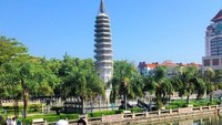 Terus berjuang mengharumkan nama Indonesia lewat olahraga wushu, Lindswell pun berkesempatan berkeliling dunia. Ini foto yang diambil Lindswell waktu di Xiamen, China. Lindswell termasuk pemudi yang jarang selfi ternyata. (lindswell_k/Instagram)