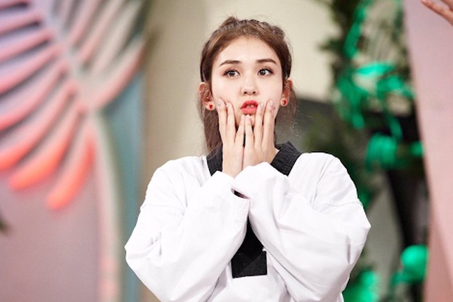 Di balik wajahnya yang cantik, Jeon Somi rupanya memiliki sabuk hitam di seni bela diri Taekwondo. Namanya mulai populer sejak debutnya sebagai member girl band IOI. (Foto: ist.)