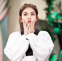 Di balik wajahnya yang cantik, Jeon Somi rupanya memiliki sabuk hitam di seni bela diri Taekwondo. Namanya mulai populer sejak debutnya sebagai member girl band IOI. (Foto: ist.)