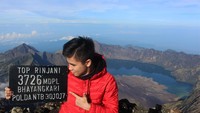 Wow! Edgar Xavier diam-diam juga suka olahraga ekstrem mendaki gunung. Seperti yang ada di dalam foto ia telah berhasil menaklukan gunung Rinjani di Nusa Tenggara Barat. (instagram/edgarmarvelo)