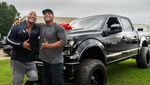 Foto: Saat Stuntman Kembaran The Rock Pergi Liburan