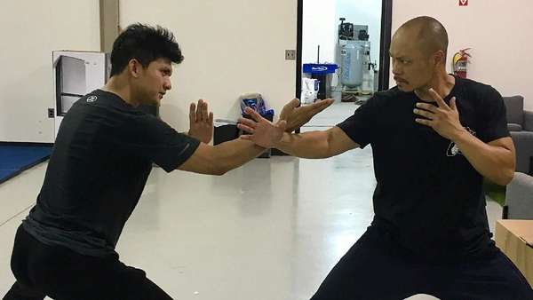 Aksi Iko Uwais di Mile 22 Aksi Iko Uwais di Mile 22