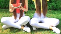 Galeri fotonya yang menarik membuat akun instagramnya kebanjiran followers. Setidaknya dua gadis kelahiran Jerman ini sekarang sudah diikuti lebih dari 972 ribu netizen. Keren! Foto: instagram @thegstwins