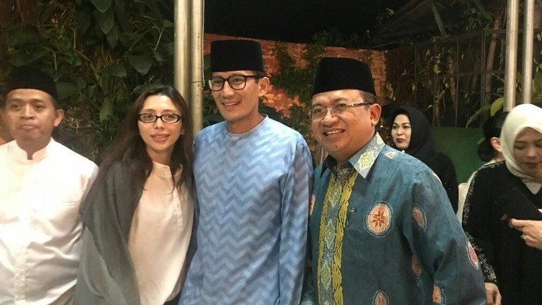Sandiaga Hadiri Peringatan Hari Kelahiran Tien Soeharto Sandiaga Hadiri Peringatan Hari Kelahiran Tien Soeharto