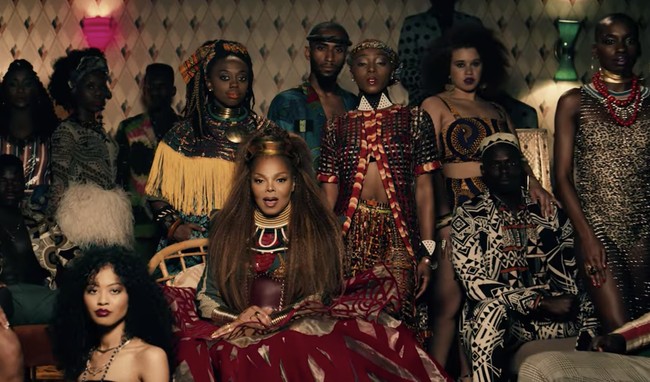 Janet Jackson baru saja merilis single terbarunya Made For Now. Penampilannya dalam video klip single terbarunya itu memakai busana karya Diana Putri, sebuah gaun lasercut transparan berwarna merah. Foto: Dok. Instagram Diana Putri