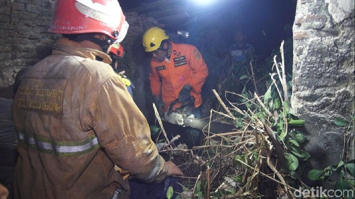Pria di Semarang Tewas Tertimpa Reruntuhan Bangunan Toilet Umum