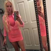 Kerry kini kembali berencana melakukan operasi pengangkatan tulang rusuk. Wanita berambut pirang itu ingin memiliki pinggang super kecil.  Foto: dok. Instagram (uk.barbie)