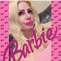 Selama satu tahun ini Kerry telah menggunakan korset. Pinggangnya berhasil mengecil sebanyak 12cm. Tapi Kerry belum puas dengan hasil tersebut.  Foto: dok. Instagram (uk.barbie)