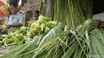 Jelang Idul Adha Kulit Ketupat Diburu Pembeli