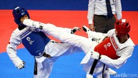 Luo Zongshi mampu menahan kekuatan Cinta Nadya Permata dan berhasil meraih nilai 28-2 usai tundukkan atlet Indonesia dalam ajang Asian Games 2018 di Jakarta Convention Center, Selasa (21/8/2018).