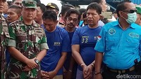 Ibrahim (nomor 33) ditangkap bersama 6 rekannya di Selat Malaka, Sumut. Total orang yang ditangkap dalam kasus ini ada 11 orang. Foto: Resi (detik)