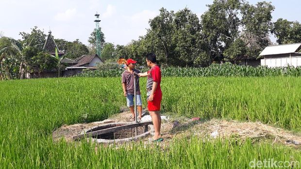 Lokasi semburan gas ini tak jauh dari 2 semburan yang lain