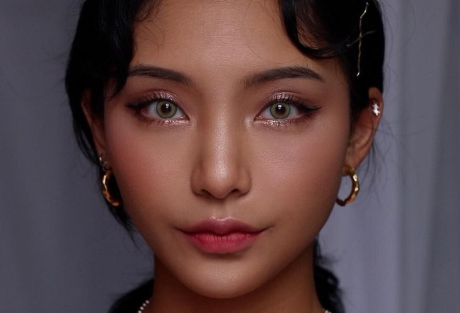 Wanita berambut panjang ini memiliki 63 ribu lebih pengikut di Instagram dan ratusan ribu subscriber. Foto: Instagram