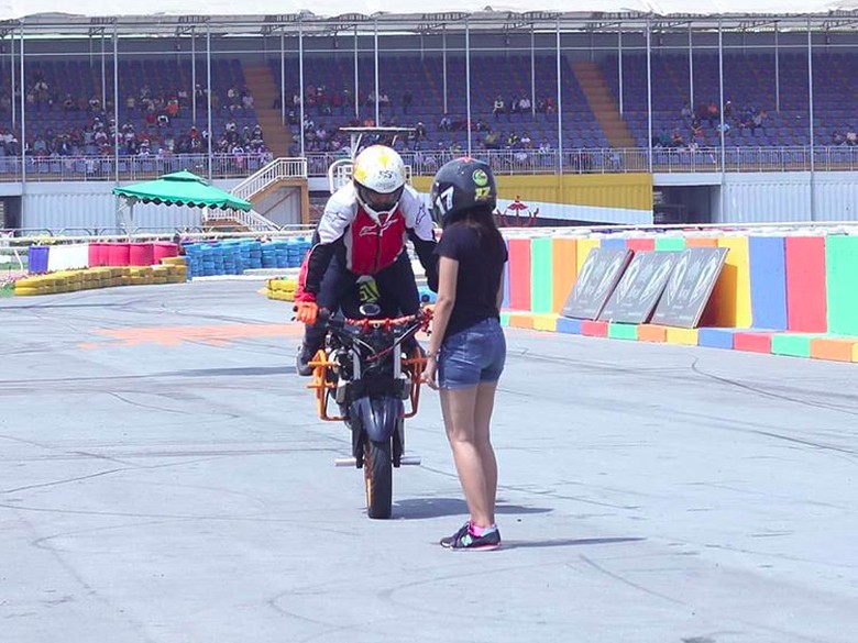 Aksi stoppie Reza SS. Foto: Instagram/reza_ss Aksi stoppie Reza SS. Foto: Instagram/reza_ss