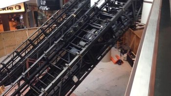 Konstruksi eskalator sebelum jadi. Foto: Brightside