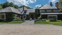 Luas rumah ini mencapai 800 meter persegi, belum termasuk taman hingga kolam renang yang berada di sekitarnya. Istimewa/Douglas Elliman Real Estate.