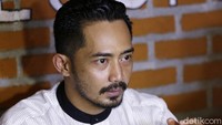 Yama juga menyebut bahwa Arfita mengeluarkan kata-kata yang tak pantas untuknya dan mengatakan sudah memiliki kekasih baru. Pool/Palevi S/detikFoto.