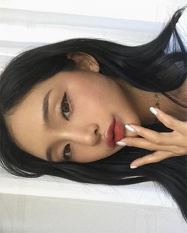 Jella kerap kali membagikan berbagai tutorial makeupnya di channel Youtubenya hingga Instagram. Foto: Instagram