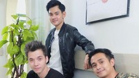 Band yang di gawangi oleh Stefen sebagai vokal, Ajun sebagai gitar, Aditya sebagai drummer. Di kabarkan kini kembali ke indutri musik Tanah Air. Foto: Dok. Instagram/aditsur88