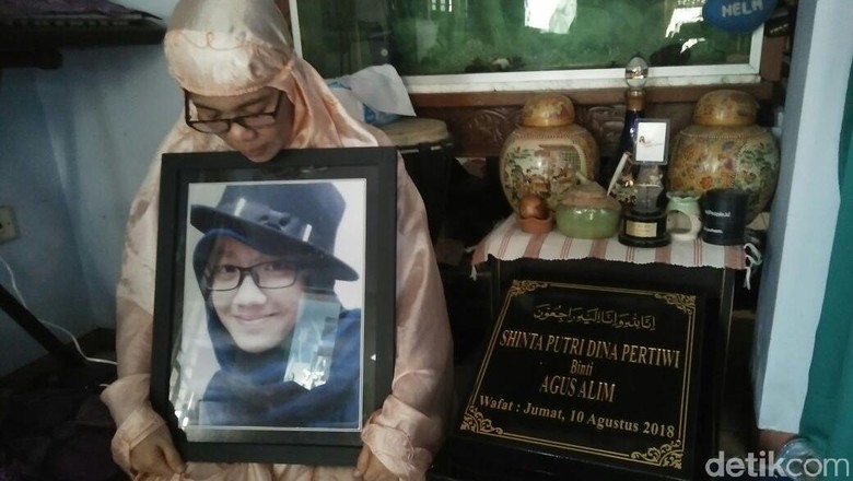 Keluarga Telah Siapkan Makam untuk Mahasiswi yang Tewas di Jerman Keluarga Telah Siapkan Makam untuk Mahasiswi yang Tewas di Jerman